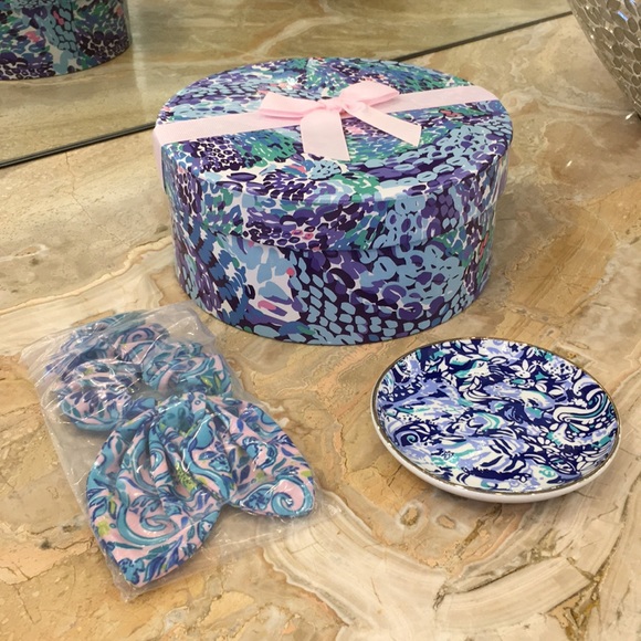 Lilly Pulitzer Accessories - NWT. Lilly box with trinket dish and hair scruchie